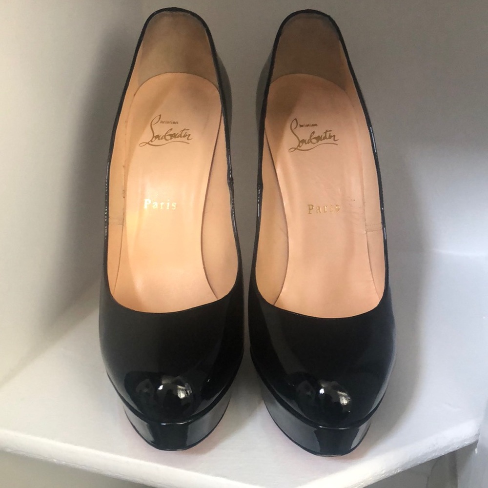 Christian Louboutin Bianca Black Patent Leather Pump Size 40.5